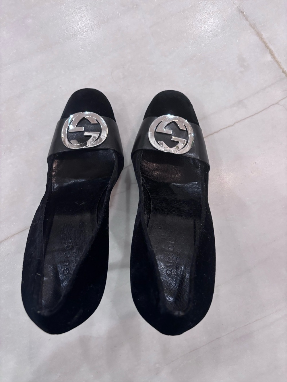 Gucci Black Velvet Punps w/Silver Interlocking G Logo w Leather Trim & Round Toe - Picture 5 of 9
